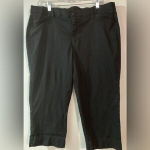 Womens Black Cropped capris by Bandolino, size 12, EUC